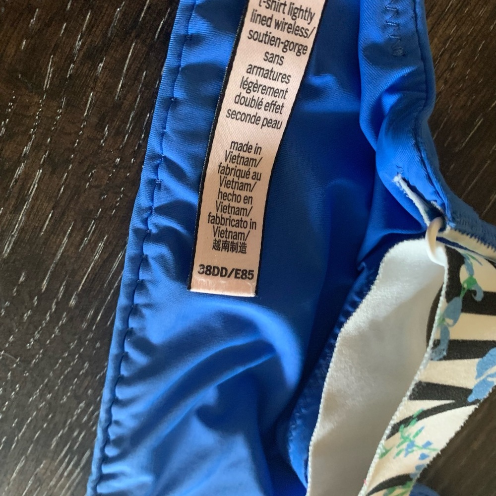 Victoria’s Secret Wireless bra 38DD